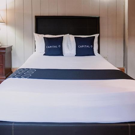 Capital O Hotel Villa Azura Tecate Bagian luar foto